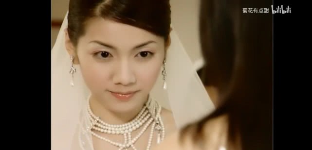 当初讨厌《第八号当铺》中这个角色,如今来看却是美貌惊人