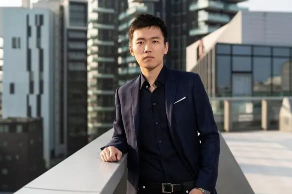 张康阳辟谣求婚成功看到他的座驾网友:杜兰特都曾说买得起养不起