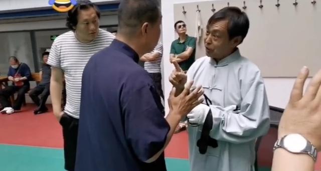 马保国关门弟子指责主办方让他师傅喝了十香软筋散这是真的吗