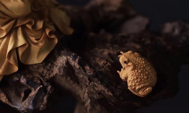 黄杨木雕,罗汉戏金蟾