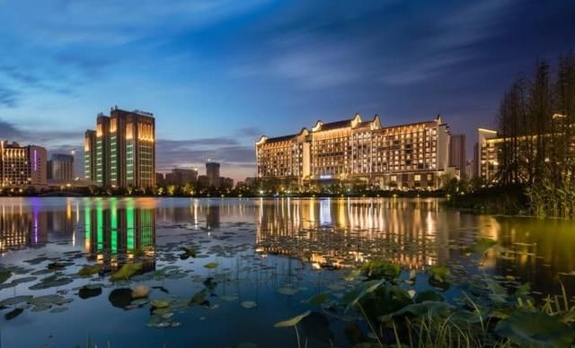 合肥融创铂尔曼湖畔自助晚餐,超人气海鲜,刺身寿司,火锅甜品