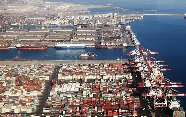 伊朗港口遭袭击,大批油轮无法出港,以色列不吹牛不废话,就是干