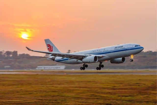 为什么飞机降落时都是后轮先落地,前轮不行吗?看完长见识了|飞机|降落