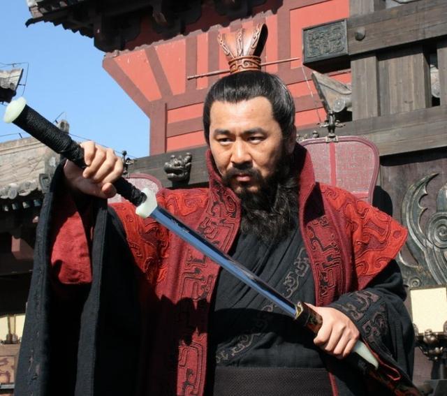 东汉末年:佩剑、掷剑、比剑、舞剑,为何剑退出战场后更加多彩