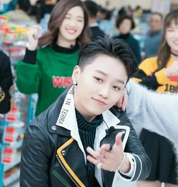 刘雨昕因为长相导致团糊,看到她刚出道的照片,确定是同一个人?