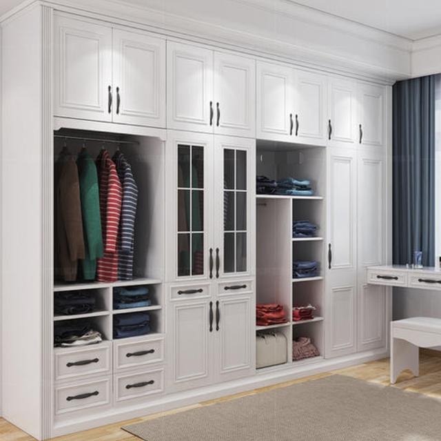 来选择衣柜的大小,而且衣柜的样式和里边的格局,都可以让我们来随意