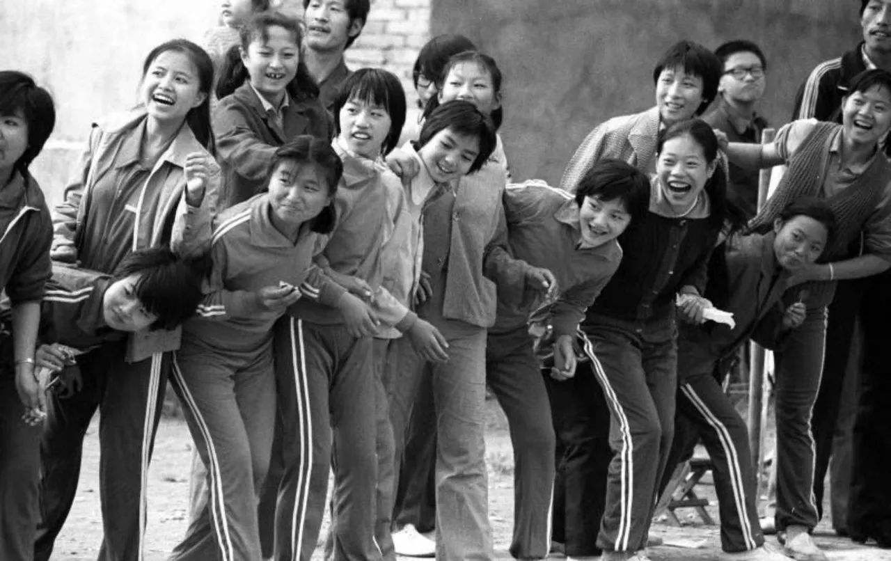 80年代没手机没电脑,那时候的人怎么娱乐?看完这些照片你就懂了