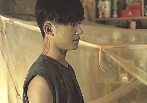 《少年的你》千玺背上的纹身怎么来的?以为是画,不料我们想错了