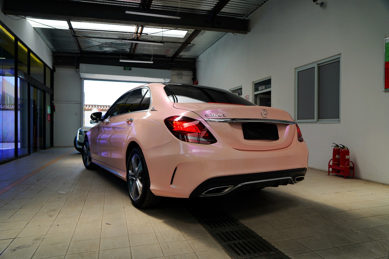 奔驰e260改色幻影胭脂粉 真是少女心爆棚 让人欲罢不能