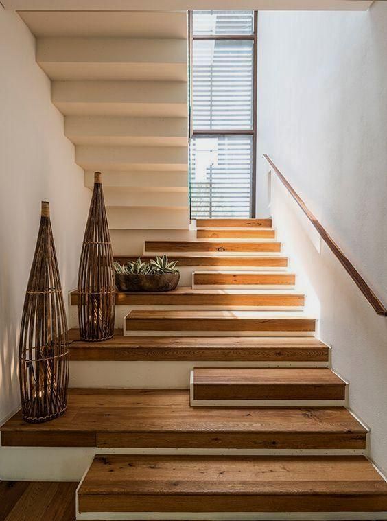 楼梯几块踏步延伸60公分到墙,我还纳闷原因