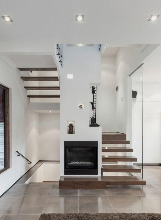 楼梯几块踏步延伸60公分到墙,我还纳闷原因