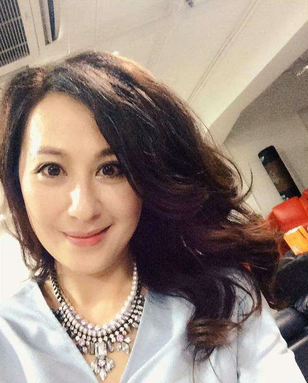 因嫌张卫健穷而分手的tvb老戏骨,嫁富豪破产,今在新剧中跑龙套