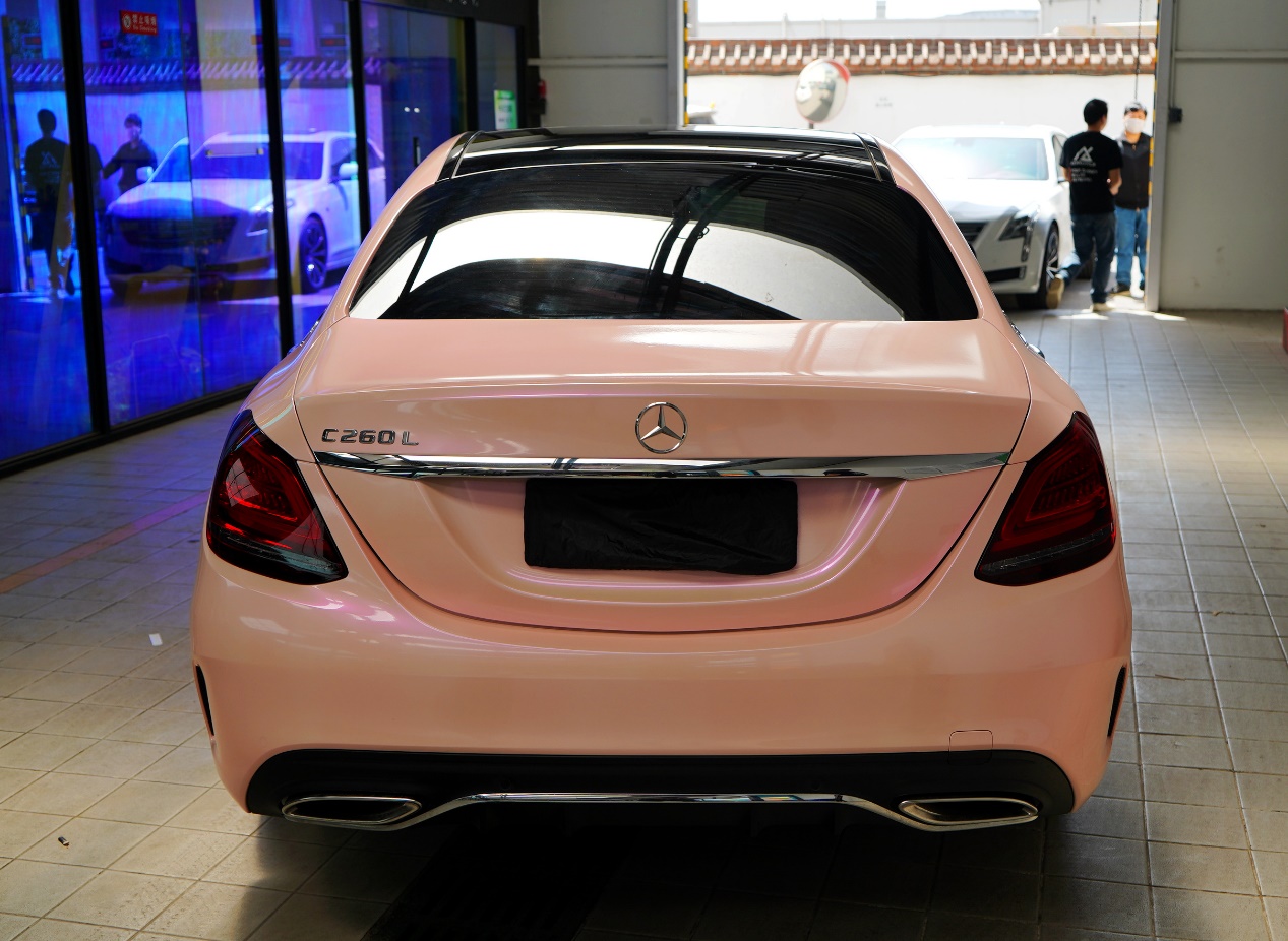 奔驰e260改色幻影胭脂粉 真是少女心爆棚 让人欲罢不能