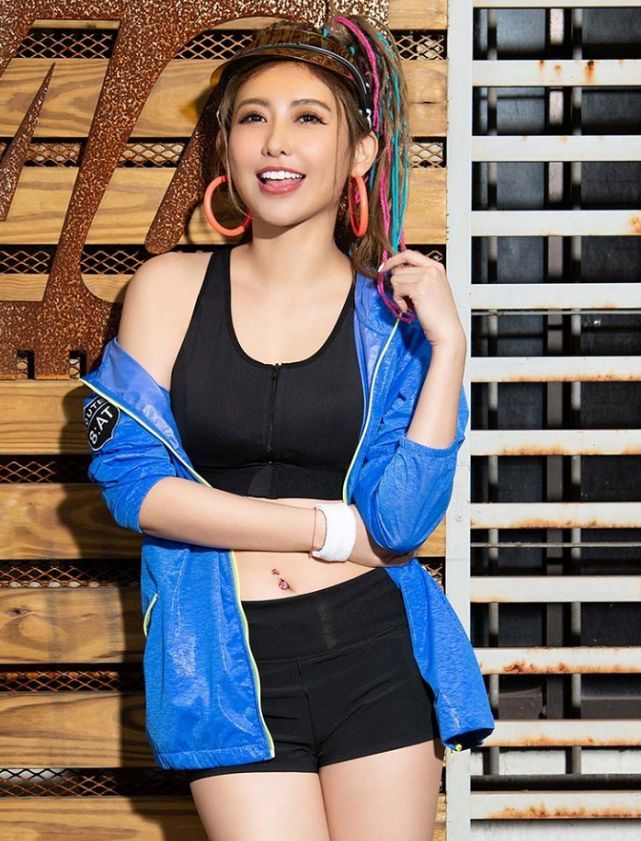 不愧是罗志祥唯一签约女艺人,"蝴蝶姐姐"秀性感身材,也太美了|简恺乐