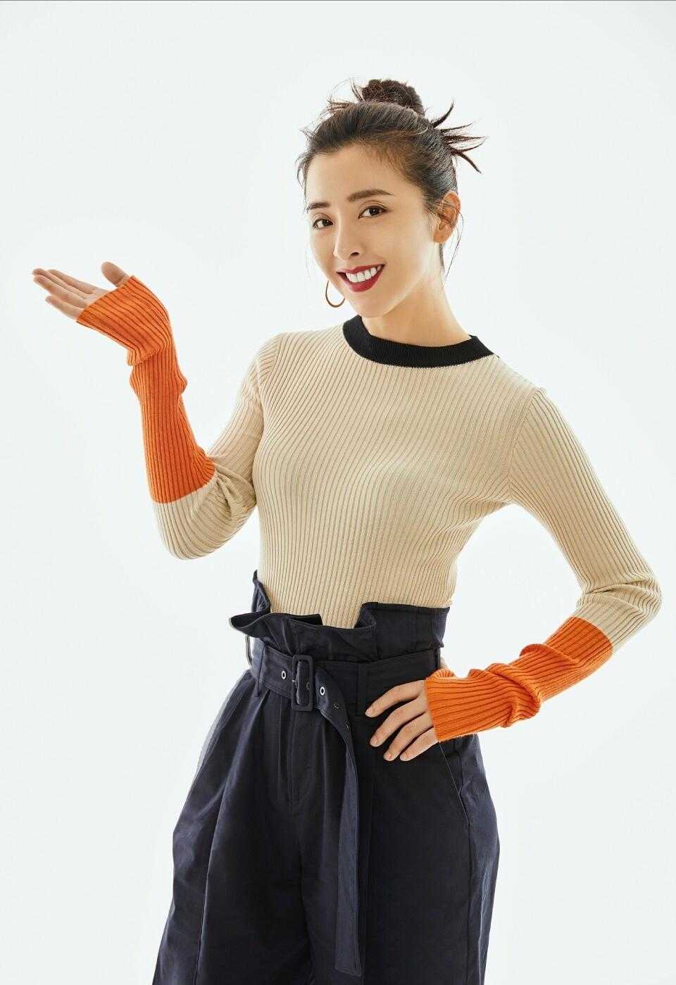 39岁黄小蕾变元气少女,针织衫配阔腿裤减龄时髦,少女感扑面而来