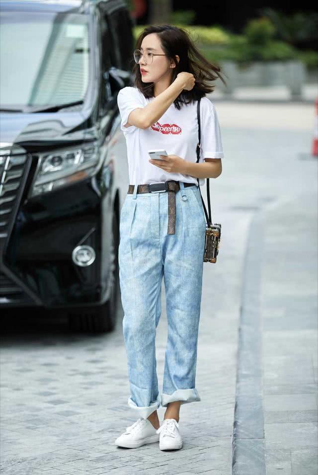 有一种低调的高级感,叫王智穿白t恤配牛仔裤,舒适洋气又养眼