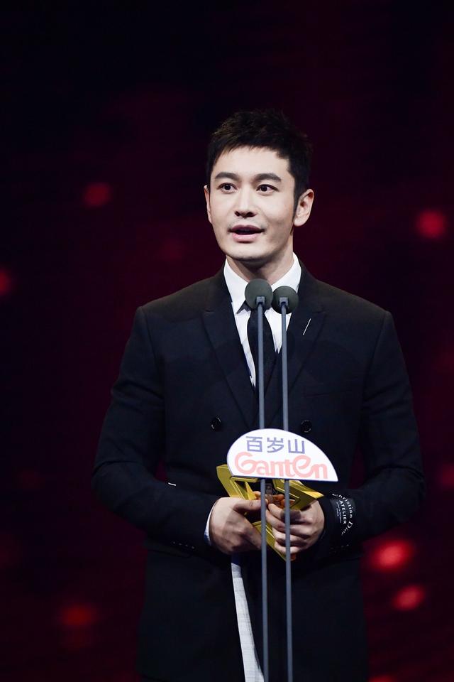 《王牌对王牌》黄晓明的表现,感觉有点憨憨的?