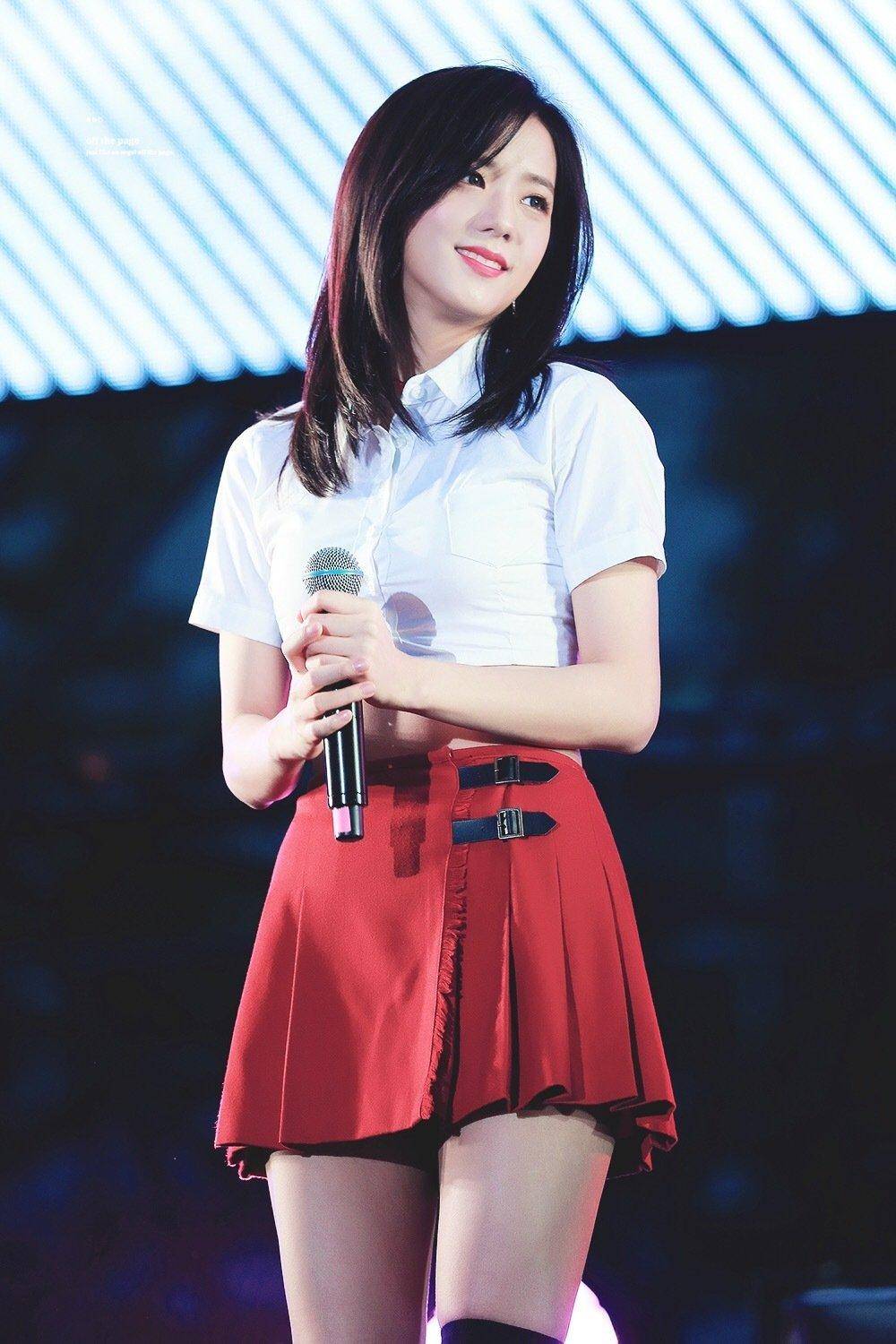 衬衫与骑行裤也能穿出绝佳气质jisoo示范时髦穿法显瘦显身材