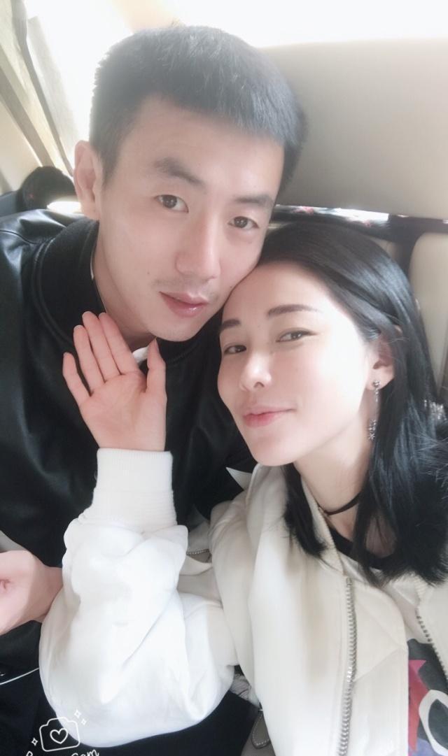 ",身材傲人貌似林志玲,lv包包用来装狗|秦升|王剑群|林志玲_新浪新闻