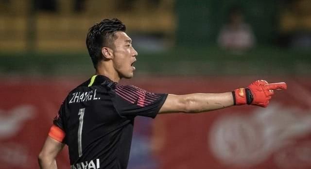 曝国门张鹭曾在高铁卫生间吸烟