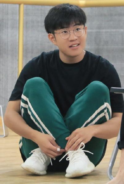 虽然王亮是王小利前妻所生,但他与王小利现任,也就是《乡村爱情》中