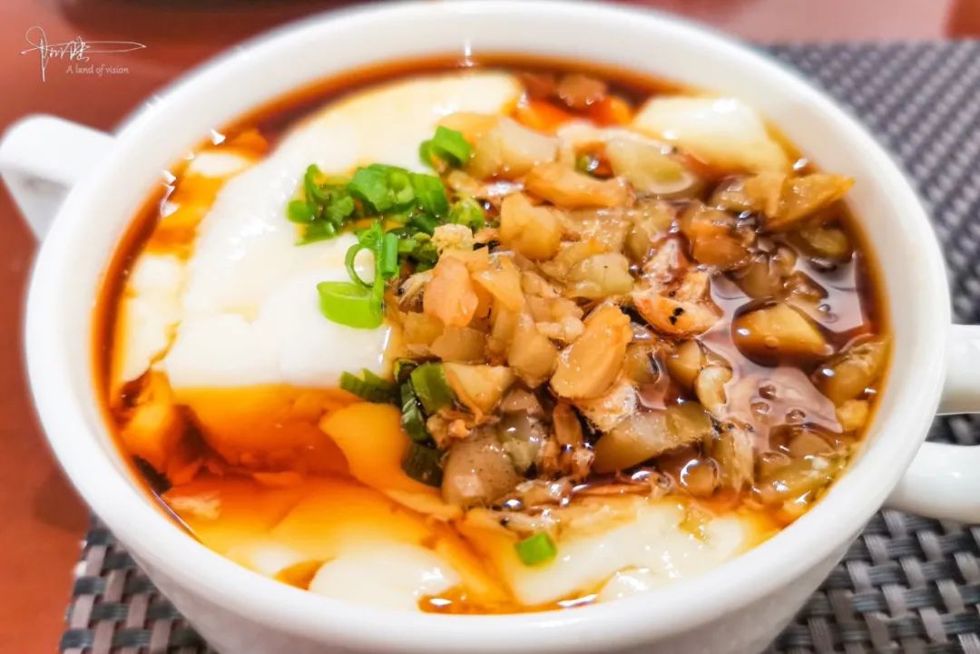 咸豆腐脑,甜豆腐脑,其实各有特色,都挺好吃的