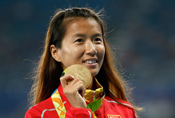 最任性奥运冠军,生涯巅峰时回家生娃,32岁复出再破世界纪录