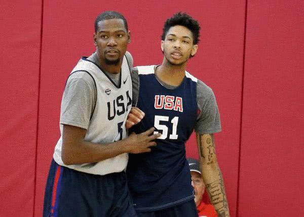 2.01米英格拉姆,合影1.7米好友,网友:像父子