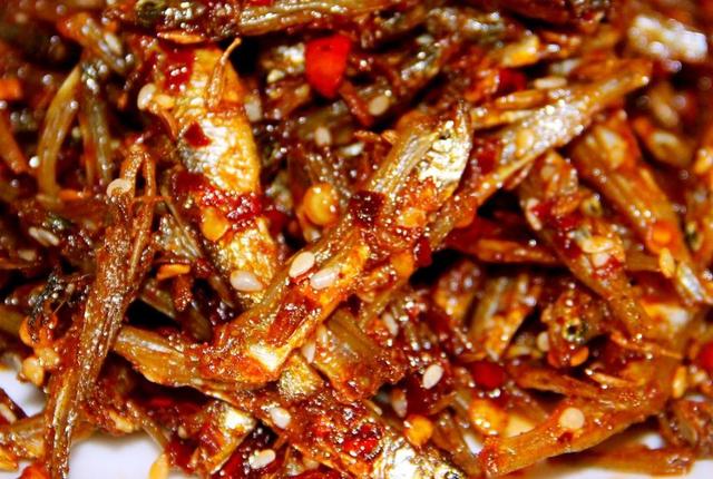 超市的小辣鱼,1块钱一包,是用什么鱼做的?看完以后再也不吃了