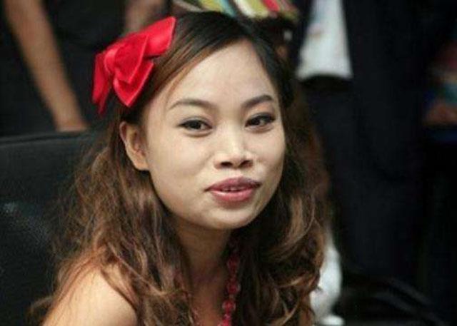 10年了,凤姐近照被爆:拿到美国绿卡,模样大变,颜值被夸上天?