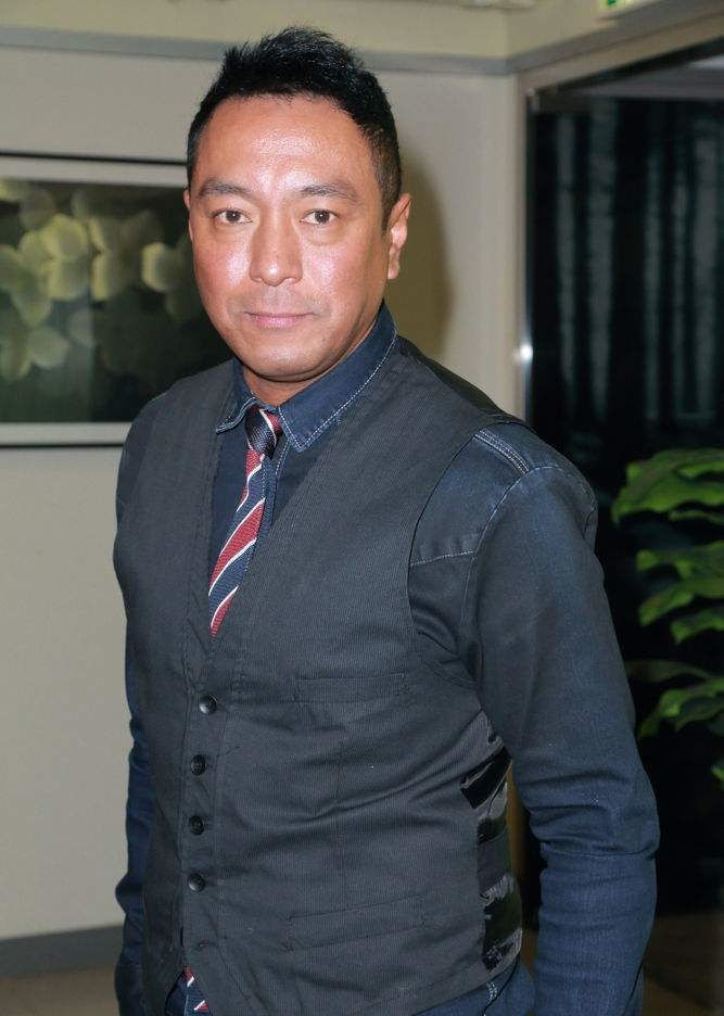 十几岁外出打工,影视作品多到数不过来,但50岁才成名拿金像奖!