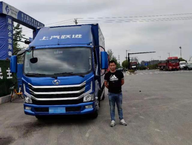 有颜值有内涵接连看车三次这位80后说出选跃进快运h500原因