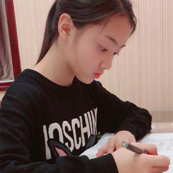 小戏骨"陶奕希戏里戏外都让人喜欢,被她圈粉了