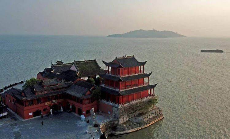 中庙及姥山岛景区是国家4a级旅游景区,有文峰塔,圣妃庙,中庙,昭忠柌