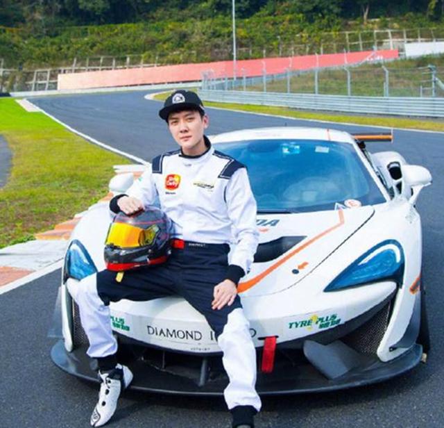 冯绍峰开1260万迈凯伦,再看赵丽颖的车,网友:家庭地位一目了然