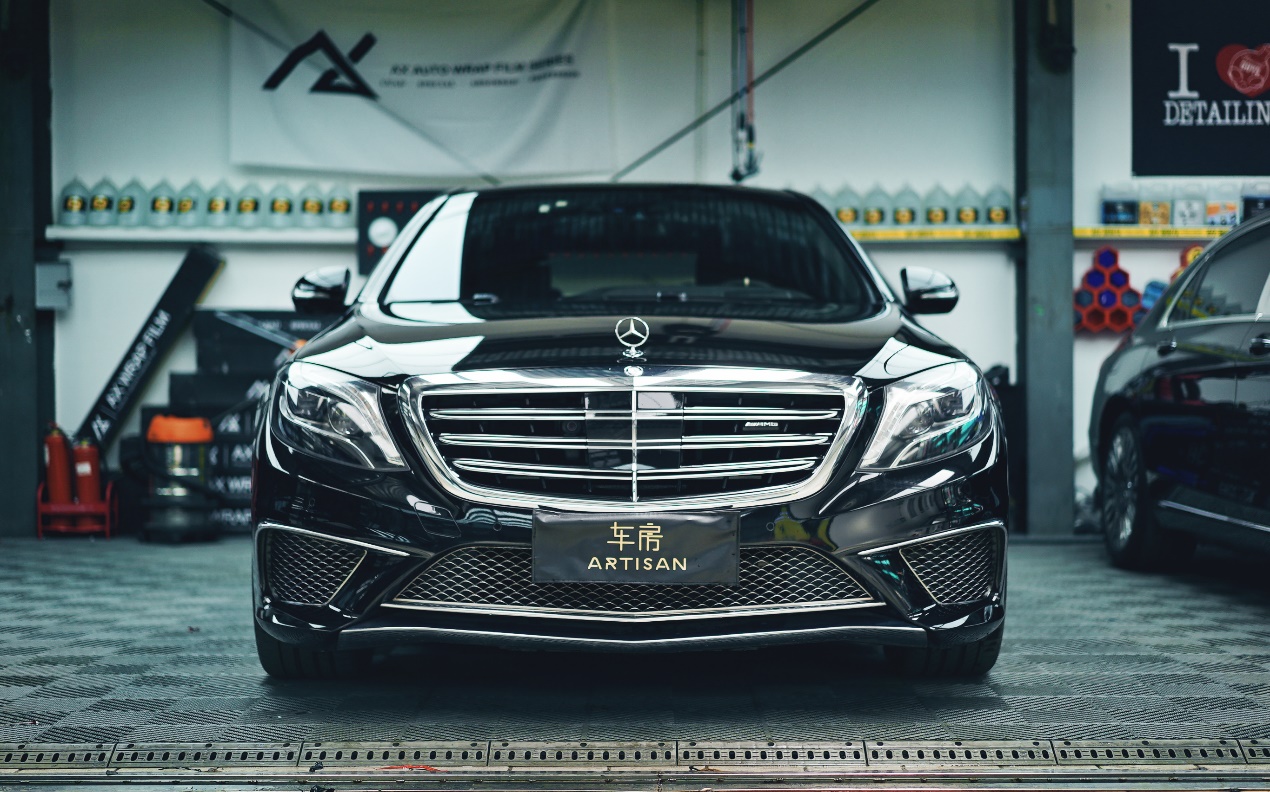 12缸的奔驰AMG S65也离不开车衣 有了它才能战斗