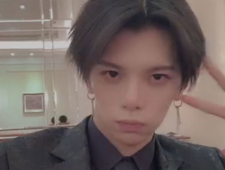 七鹤大人再次摘掉口罩正脸照被截图颜值不输乔碧萝