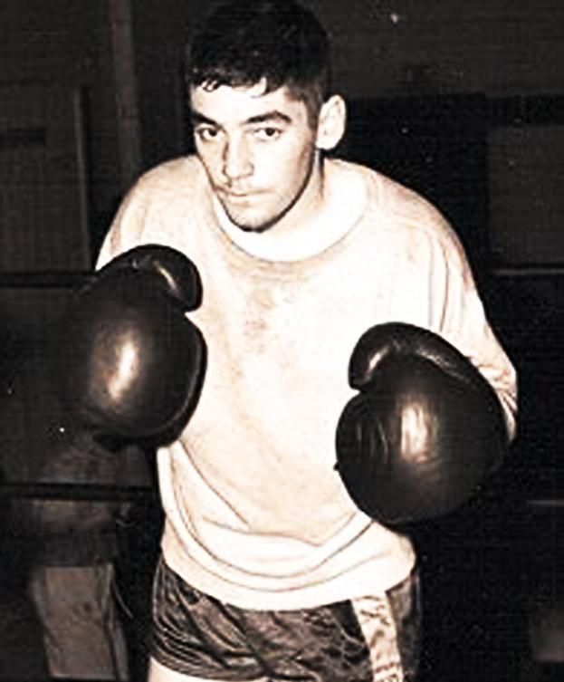 与该地区后来崛起的泰森,里迪克-鲍,穆勒等人传奇拳王一样,小时候的卡