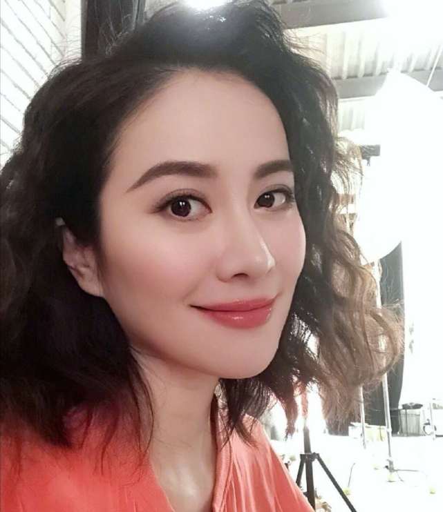 40岁知名演员叶璇直言:还不如站两次台赚得多