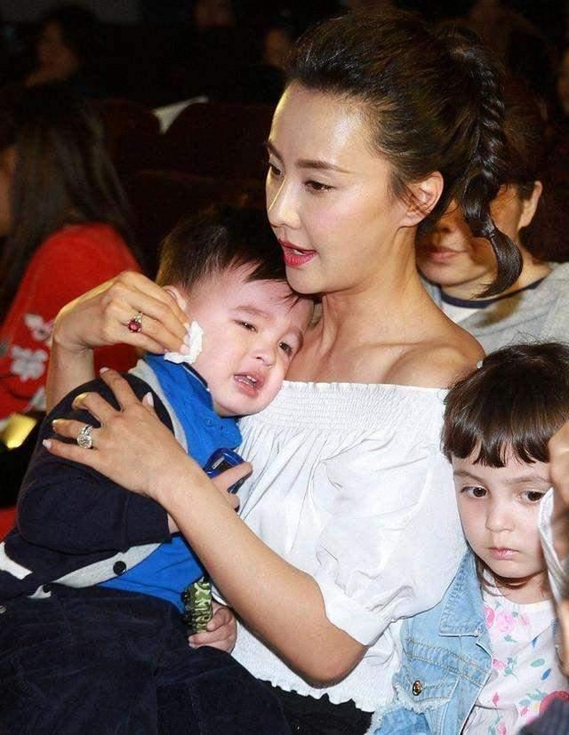 马雅舒一家四口近照,其实,我们都误会了马雅舒|马雅舒|吴奇隆|婚姻