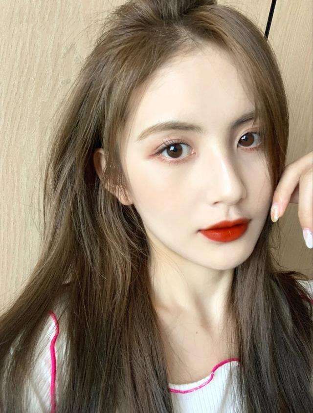 王思聪新恋情曝光出手阔绰为女友买豪宅还跟前女友雪梨同小区