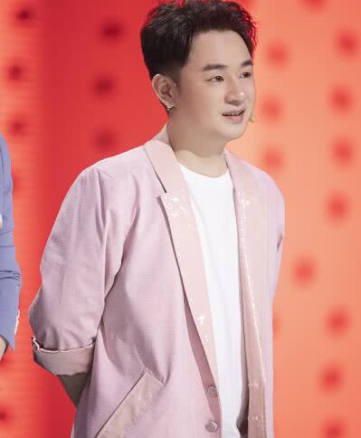 笑起来真好看黄澄澄资料介绍他是新世界里的豪横哥小耳朵