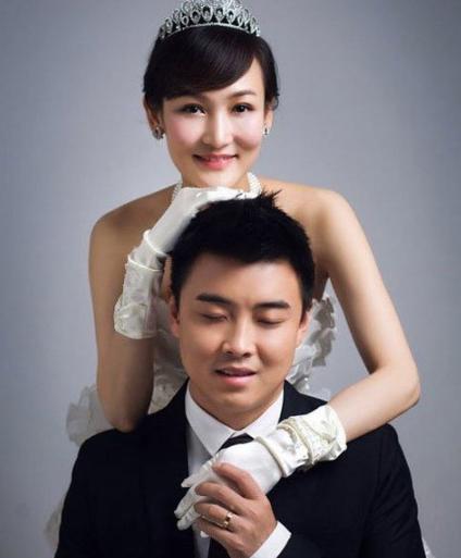 世界冠军王皓,由冠军转型成称职丈夫,与美女妻子一见钟情定终身