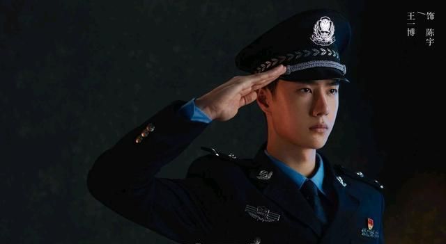 王一博警服造型 凌厉的眼神 最符合形象的警官 王一博 警官 警服 新浪新闻 王一博警服造型 凌厉的眼神 最符合形象的警官 王一博 警官 警服 新浪新闻