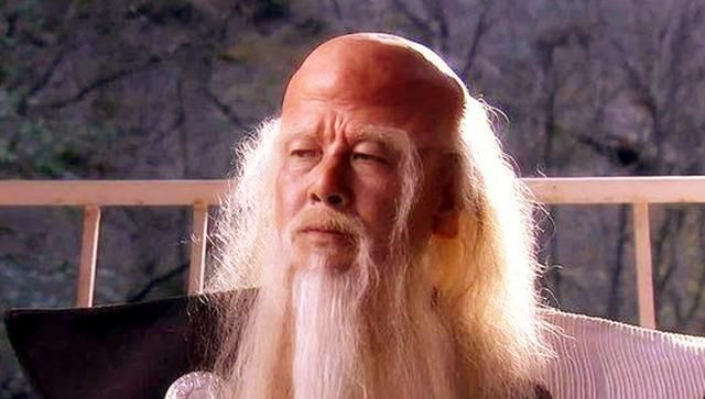 普渡以八十一门总门掌之姿坐镇峨眉派,他的四大弟子白云剑客夏侯仁