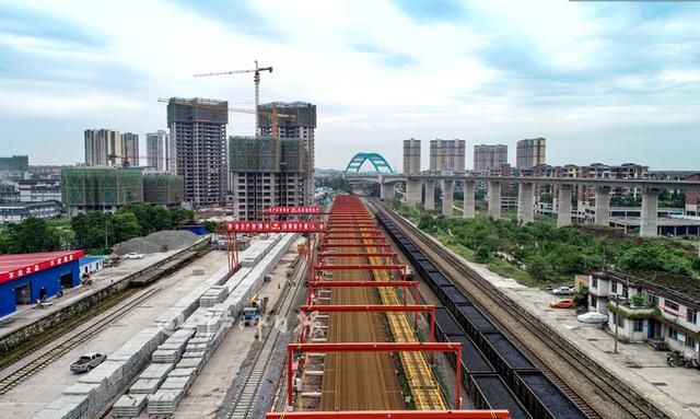 川南城际铁路泸州段拟建67座通信基站，每隔500米建一座