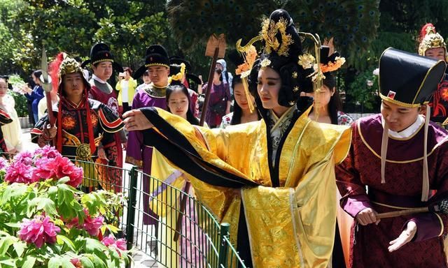 中国千古女帝武则天,登基后遭大臣联合反对,凭一首诗稳固统治