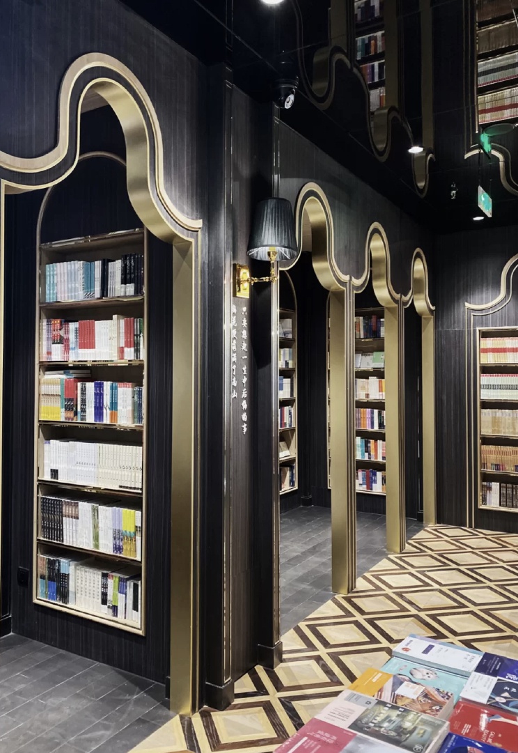 华南首家钟书阁坐落广州,180°镜像书店,就在老城区骑楼街