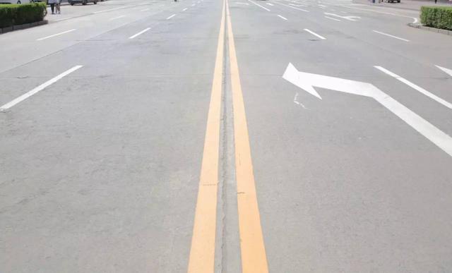 "单黄线"和"双黄线"有什么区别?