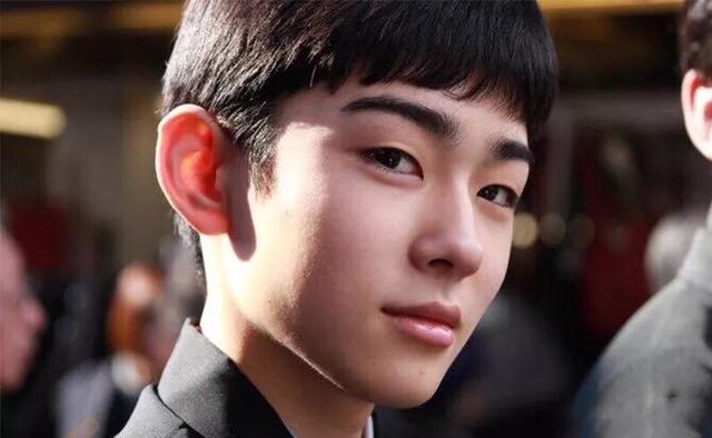 15岁藤间斋近照曝光,颧骨宽大被指长残,曾被誉为日本第一贵公子